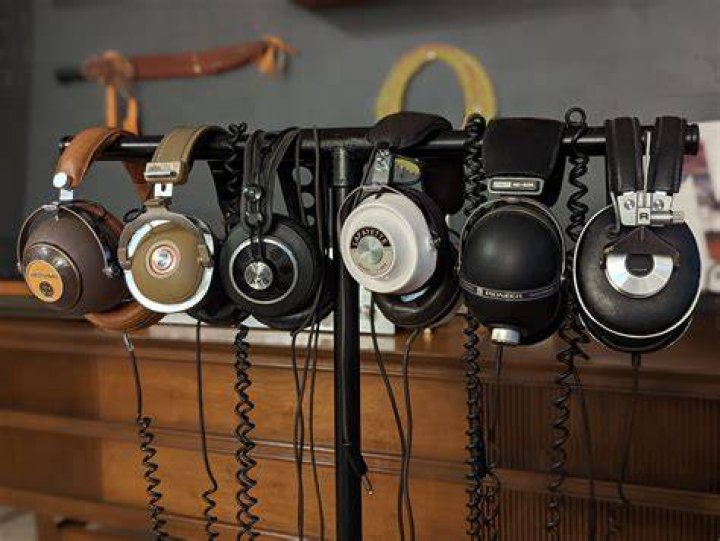 Can you buy vintage headphones on eBay?