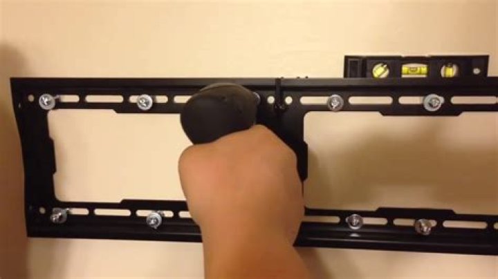 Can you hang a 50 inch TV on drywall?