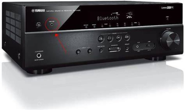 Does Yamaha receiver have microphone input?
