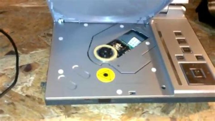 How do I fix my portable DVD player that wont read discs?