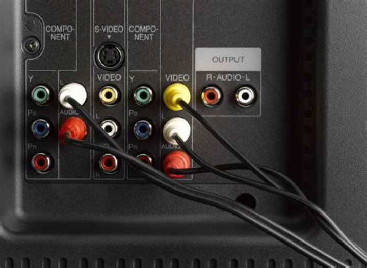 How do you hook up a VCR to a smart TV?