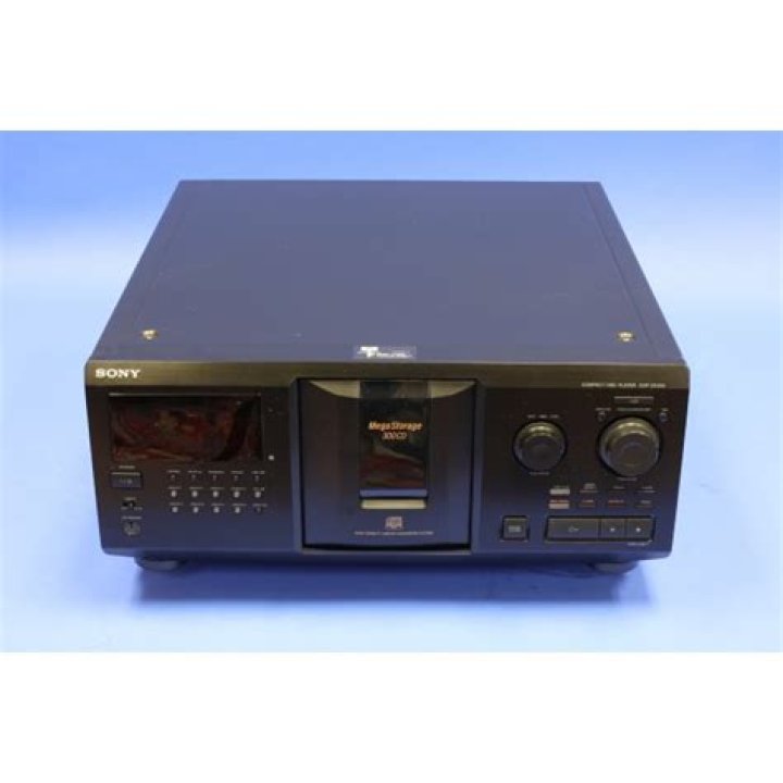 How to reset the CD changer to resolve disc playback?