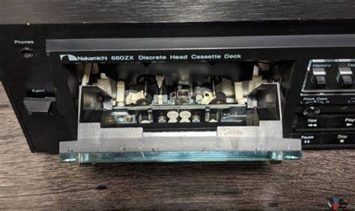 What are the features of a Nakamichi 680zx cassette deck?