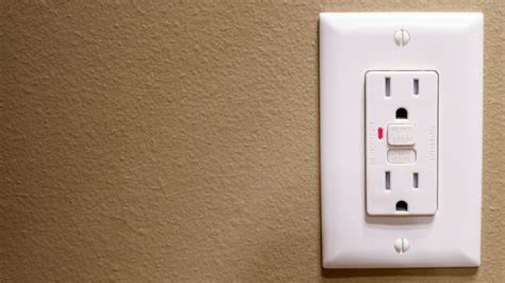 What does a red light on an outlet mean?
