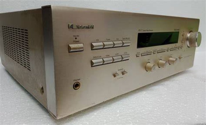 What kind of amplifier is Nakamichi Av 7?