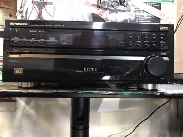 What kind of electronics does Pioneer Elite make?