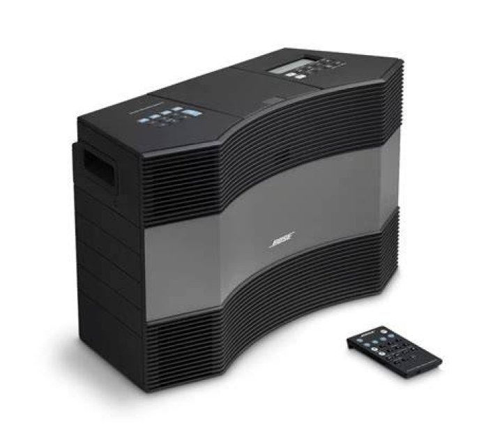 What kind of power does Bose acoustic wave music system II use?