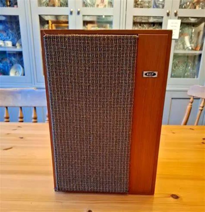 What kind of sound does a Kef Cresta 2 speaker make?