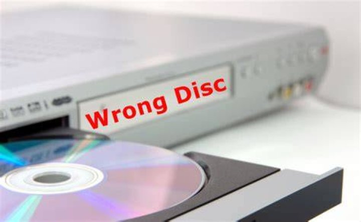 When does no disc, disc error or insert disc appear on DVD player?