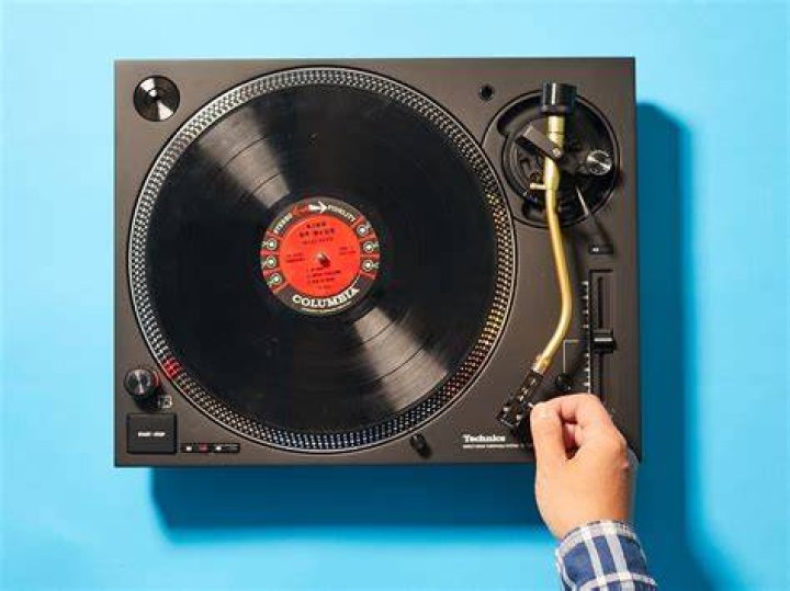 Why is my turntable making noise?
