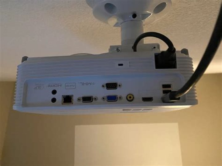 Why is there no signal on my HDMI projector?